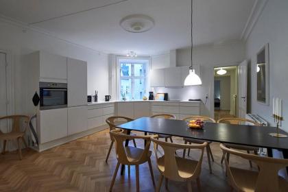3-bedroom apartment close to Nyhavn and Queen's Palace Amalienborg - image 14