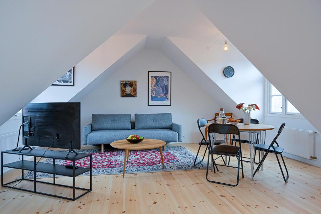 Sanders Saint - Loft One-Bedroom Apartment By the Charming Canals - main image