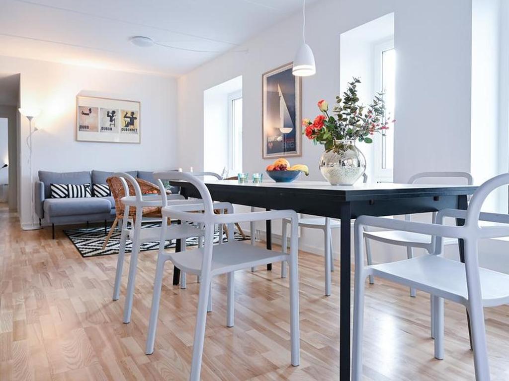 Modern Three-bedroom Apartment next to Royal Arena and Copenhagen Airport - main image
