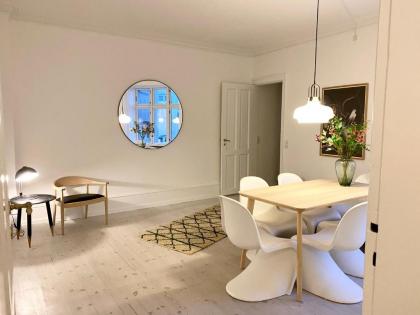 Awesome Three-bedroom apartment near Nyhavn - image 13