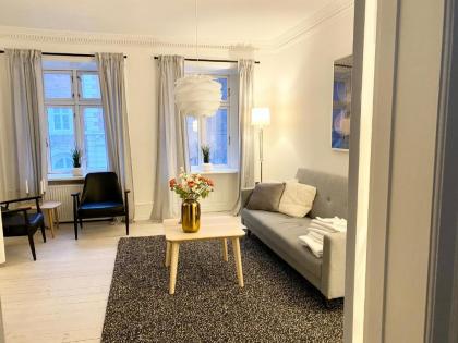 Awesome Three-bedroom apartment near Nyhavn - image 16