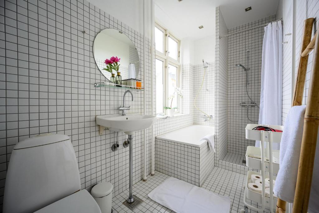 Awesome Three-bedroom apartment near Nyhavn - image 5