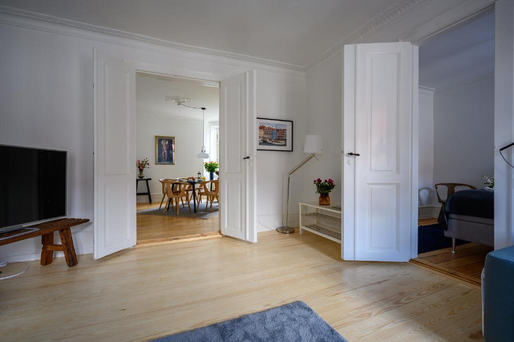 Two-bedroom Apartment in the Iconic Historical Part of Copenhagen - image 4
