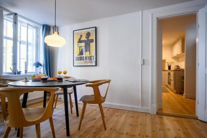 Cozy 1-bedroom apartment in the historical center of Copenhagen close to Tivoli - image 4