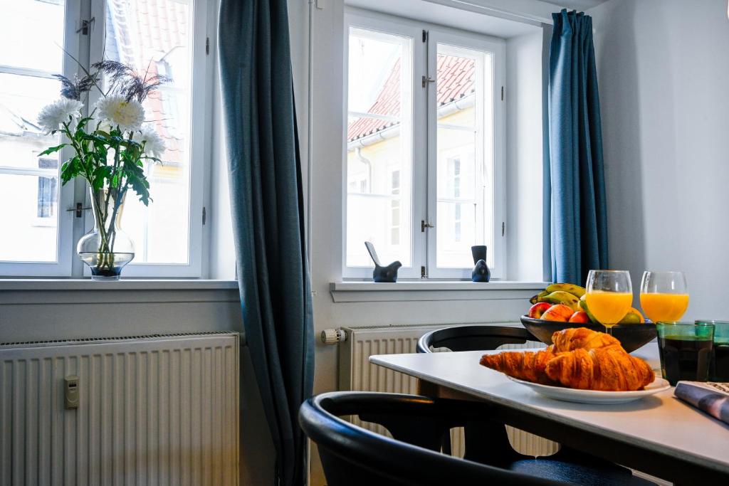 Brilliant 3 bedroom apartment in the heart of Copenhagen - image 3