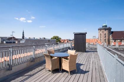 Bright and modern apartment with a rooftop terrace in the center of Copenhagen - image 9
