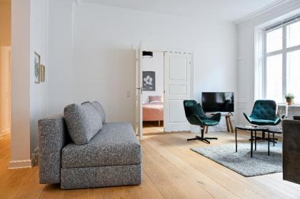 Modern 3-bedroom luxury apartment in the heart of Copenhagen - image 16
