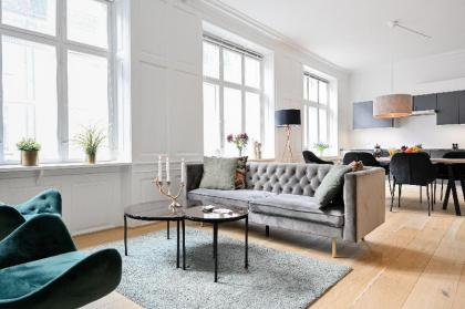 Modern 3-bedroom luxury apartment in the heart of Copenhagen - image 17