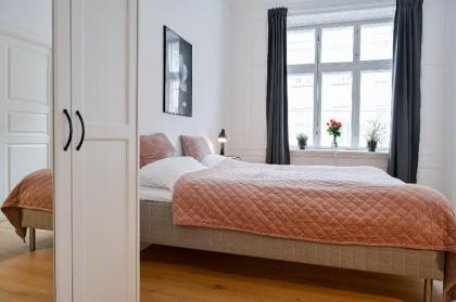 Modern 3-bedroom luxury apartment in the heart of Copenhagen - image 6