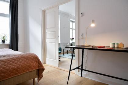 Modern 3-bedroom luxury apartment in the heart of Copenhagen - image 7