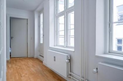 Sanders Leaves - Charming Three-Bedroom Apartment In Downtown Copenhagen - image 18