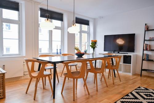 Sanders Leaves - Charming Three-Bedroom Apartment In Downtown Copenhagen - image 3