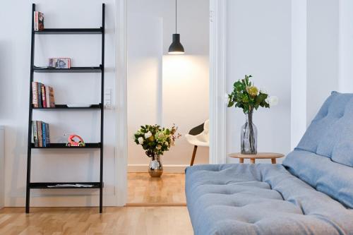 Sanders Leaves - Charming Three-Bedroom Apartment In Downtown Copenhagen - image 7