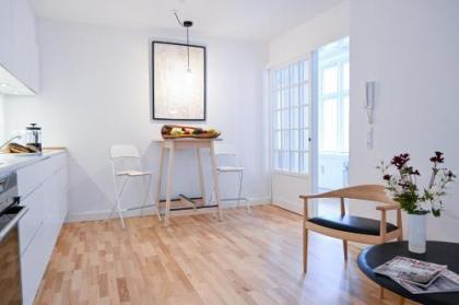 Sanders Leaves - Charming Three-Bedroom Apartment In Downtown Copenhagen - image 8