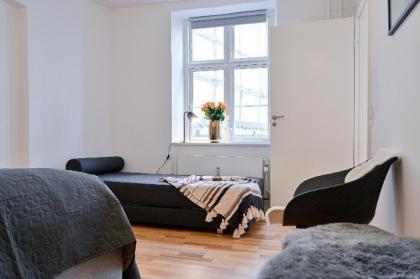 Hyggelig and spacious 4-bedroom apartment in the heart of Copenhagen - image 3