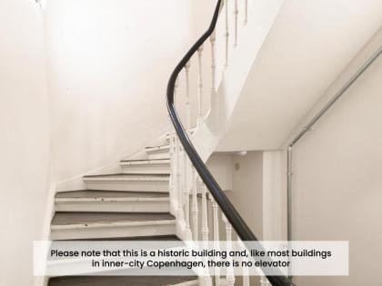 Sanders Regent - Chic Three-Bedroom Apartment Near Central Square - image 23