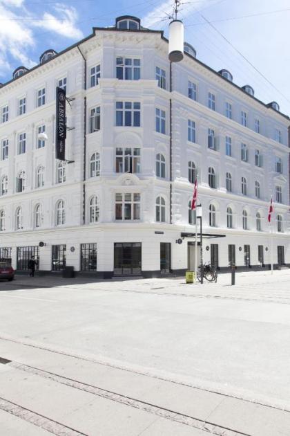 Absalon Hotel - image 1