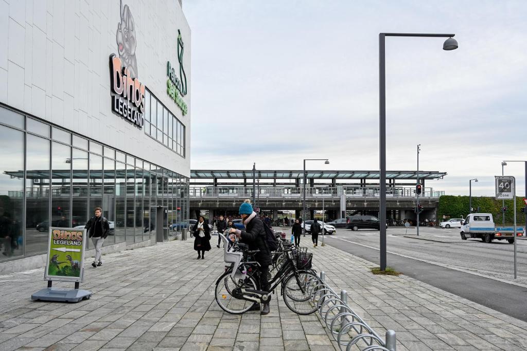 Three-bedroom Apartment with a Balcony in Copenhagen Ørestad near metro station - image 3