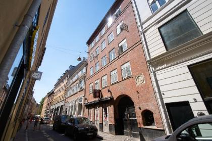 Bright and modern apartment with a rooftop terrace in the center of Copenhagen - image 11