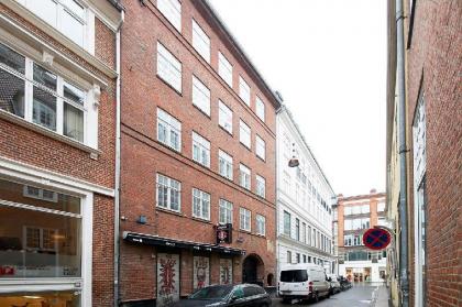 Bright and modern apartment with a rooftop terrace in the center of Copenhagen - image 12