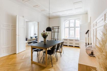 Luxury 3BR Manor Flat 5 min from Tivoli Gardens - image 21