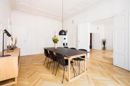 Luxury 3BR Manor Flat 5 min from Tivoli Gardens - image 22