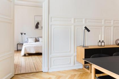 Luxury 3BR Manor Flat 5 min from Tivoli Gardens - image 24