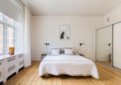 Luxury 3BR Manor Flat 5 min from Tivoli Gardens - image 25
