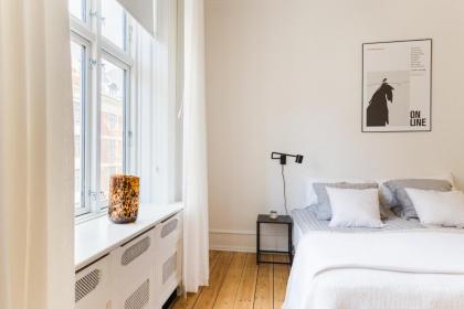 Luxury 3BR Manor Flat 5 min from Tivoli Gardens - image 26