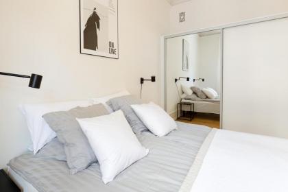 Luxury 3BR Manor Flat 5 min from Tivoli Gardens - image 27