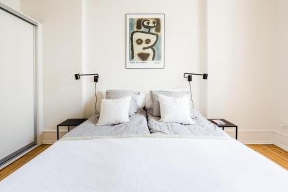 Luxury 3BR Manor Flat 5 min from Tivoli Gardens - image 30