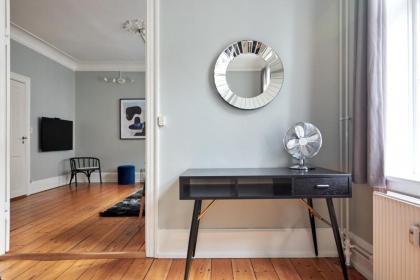 Spacious Scandinavian 3BR Flat in Vibrant Area - image 24