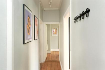 Spacious Scandinavian 3BR Flat in Vibrant Area - image 26