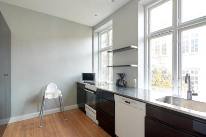 Spacious Scandinavian 3BR Flat in Vibrant Area - image 27