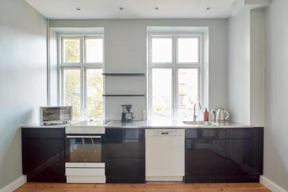 Spacious Scandinavian 3BR Flat in Vibrant Area - image 28