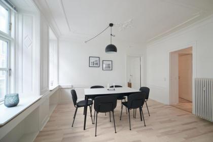 Spacious Tivoli Gardens Apartment w 2 bedrooms - image 21