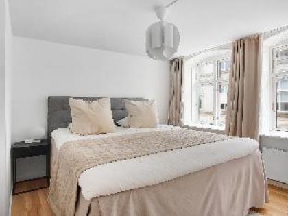 Smaller Luxury Apartment - image 12