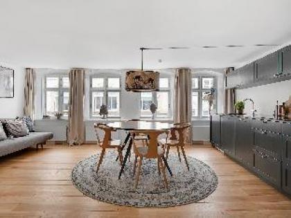 Smaller Luxury Apartment - image 18
