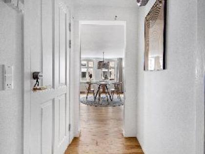 Smaller Luxury Apartment - image 9