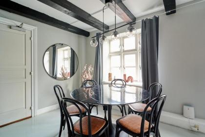 Unique 2 Bedroom Duplex w Exposed Beams in CPH City - image 24