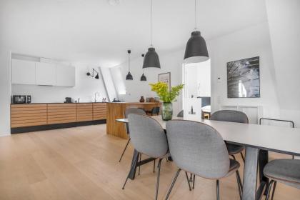Incredible 134m2 penthouse in the city center - image 27