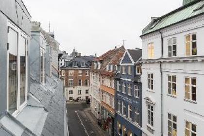 Stylish · Heart of CPH · Next to DK Parliament - image 18