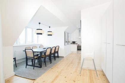 Cozy 3BR Lake View Flat w Bath Tub in Copenhagen - image 24