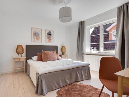 Sanders Charm - Endearing Two-Bedroom Apartment with Shared Garden - image 21