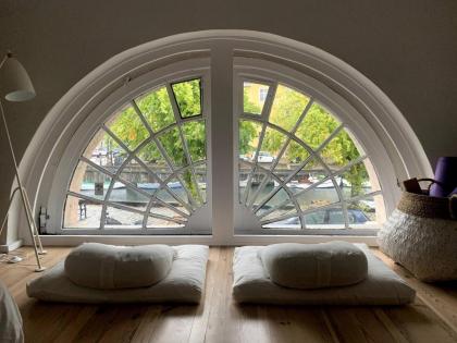 Christianshavn Canalside Luxury Apartment - image 23