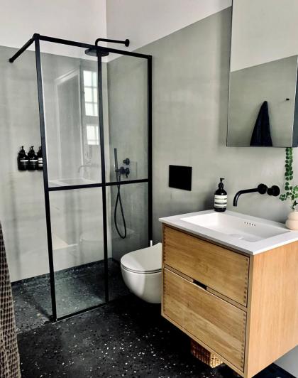 Christianshavn Canalside Luxury Apartment - image 24