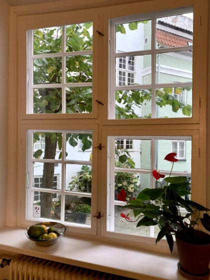 Christianshavn Canalside Luxury Apartment - image 29