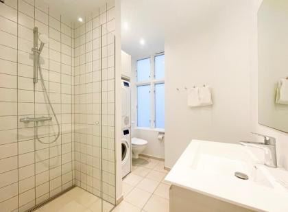Large & Modern 4 Bedroom Flat - image 21