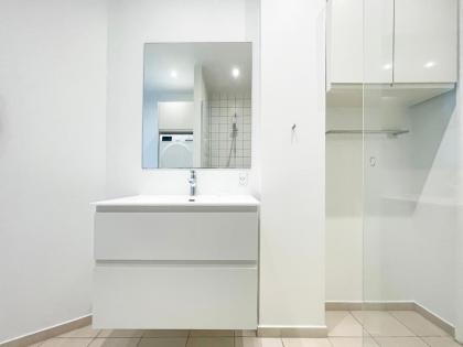 Large & Modern 4 Bedroom Flat - image 22
