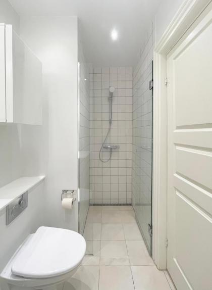 Large & Modern 4 Bedroom Flat - image 23